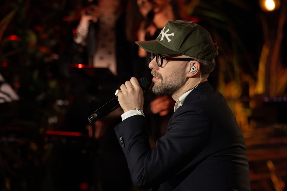 Mark Forster bringt in seiner Version des Songs seine eigenen Erfahrungen ein.