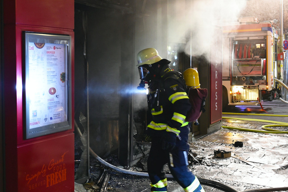 München: Pizza-Hut brennt aus: Gebäude nach Feuer in Münchner Schnellrestaurant geräumt