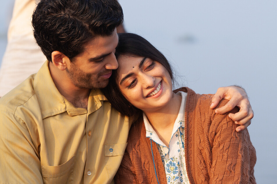 Die Schauspieler Danesh Razvi (l.) und Lata Mehra spielen in der Netflix-Serie "A Suitable Boy" ein muslimisch-hinduistisches Paar. Für viele Inder ist das ein Tabubruch.