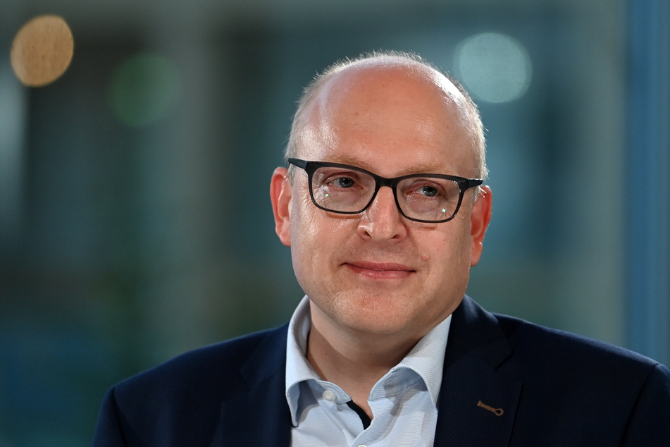 31 Stimmen aus den Fraktionen reichen Sven Schulze (49, SPD), um als Amtsverweser neues Stadtoberhaupt zu werden.