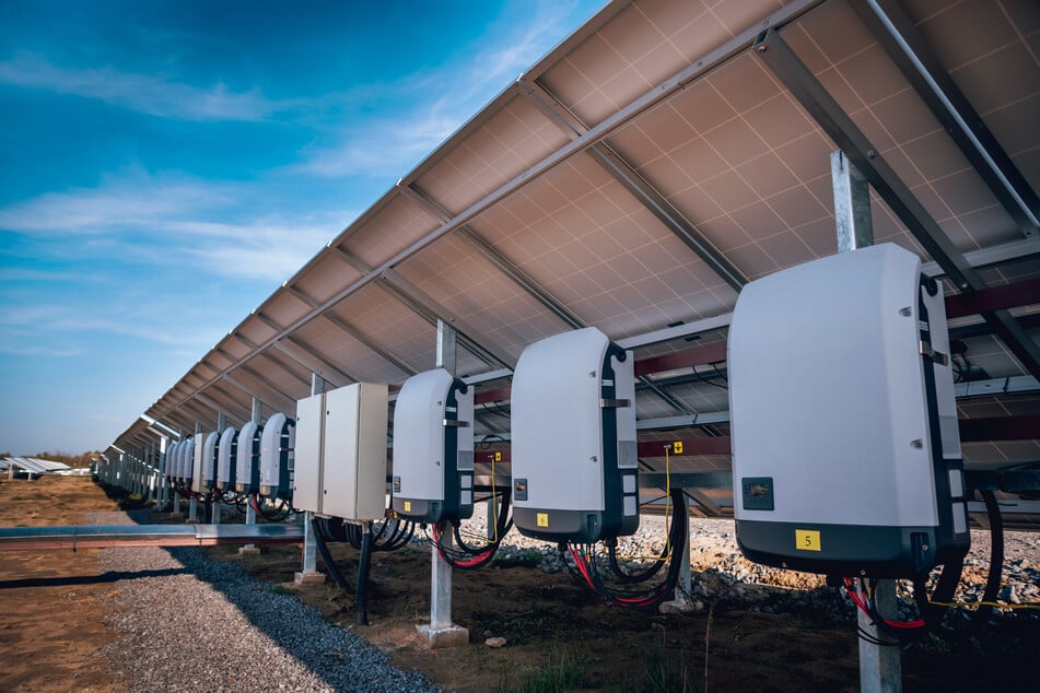 Wechselrichter wie diese sind integraler Bestandteil von Solaranlagen.