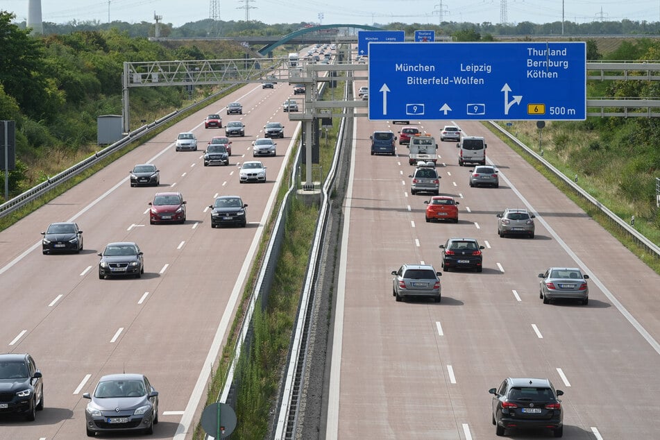 Ein Parkplatz-Unfall auf der A9 zog einen besoffenen Lkw-Fahrer (46) aus dem Verkehr. (Symbolbild)