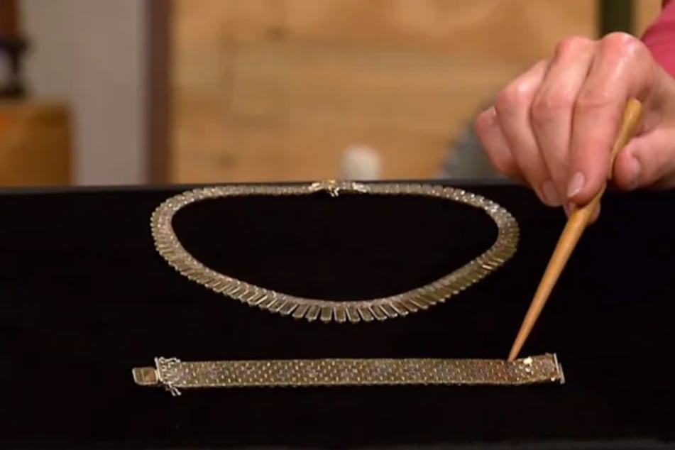 Das Schmuckset besteht aus 585er-Gold und könnte in den 50er Jahren hergestellt worden sein.