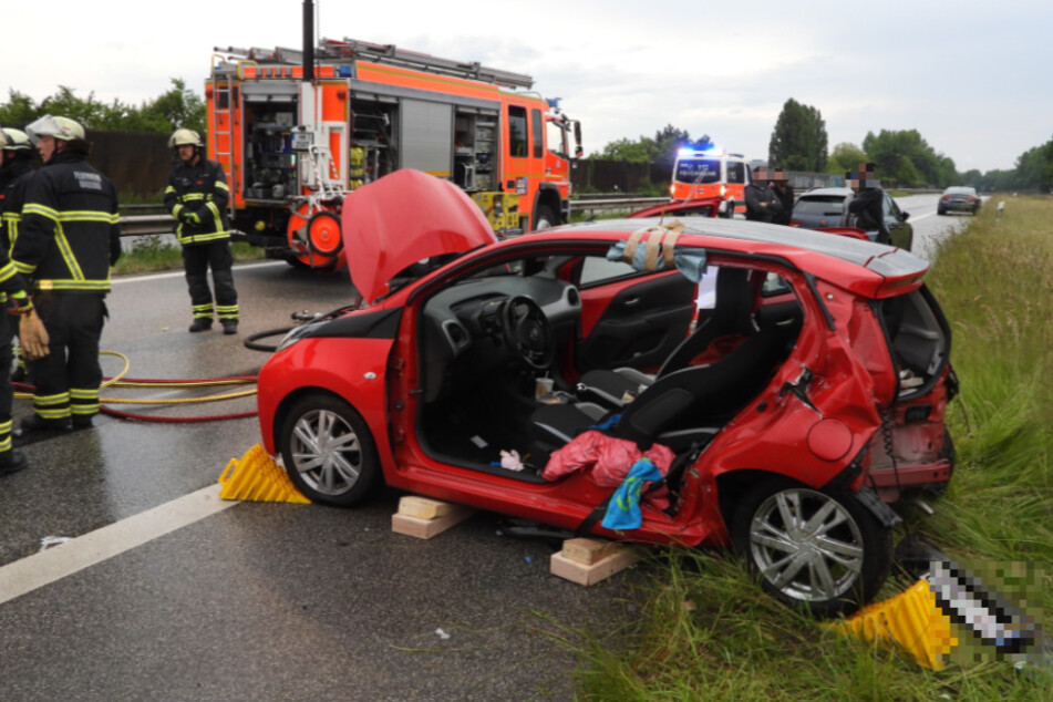 Der Wagen zeigt, wie groß die Wucht des Aufpralls war.