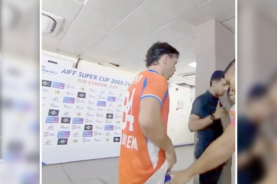 Gut zu erkennen: die blaue Unterhose, die Iker Guarrotxena (33, l.) die Teilnahme am Spiel kostete.