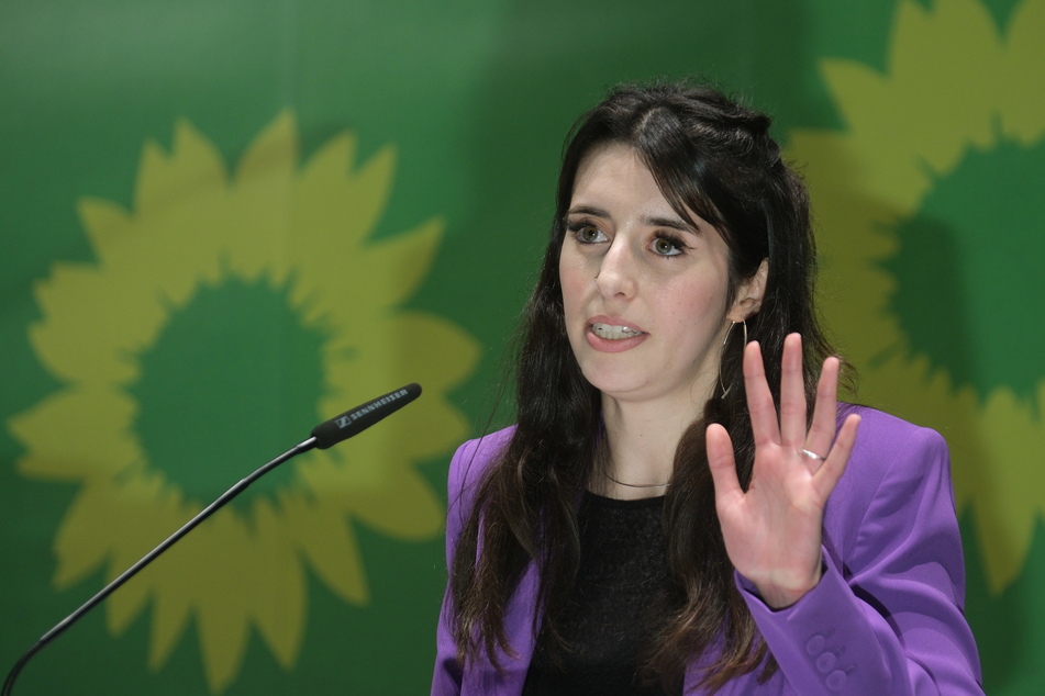 "Wir sind bereit, weiter Verantwortung für Sachsen zu übernehmen", sagte Grünen-Landeschefin Marie Müser (26) auf dem Parteitag am Wochenende.