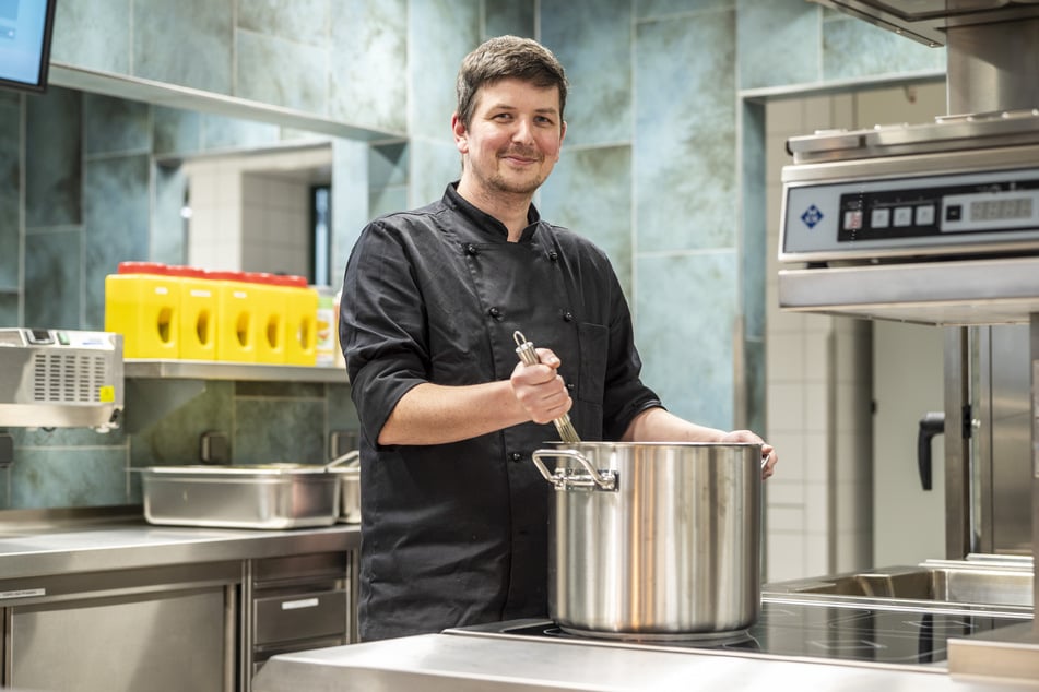 Setzt auf traditionell erzgebirgische Gerichte: Küchenchef Martin Hienzsch (33).