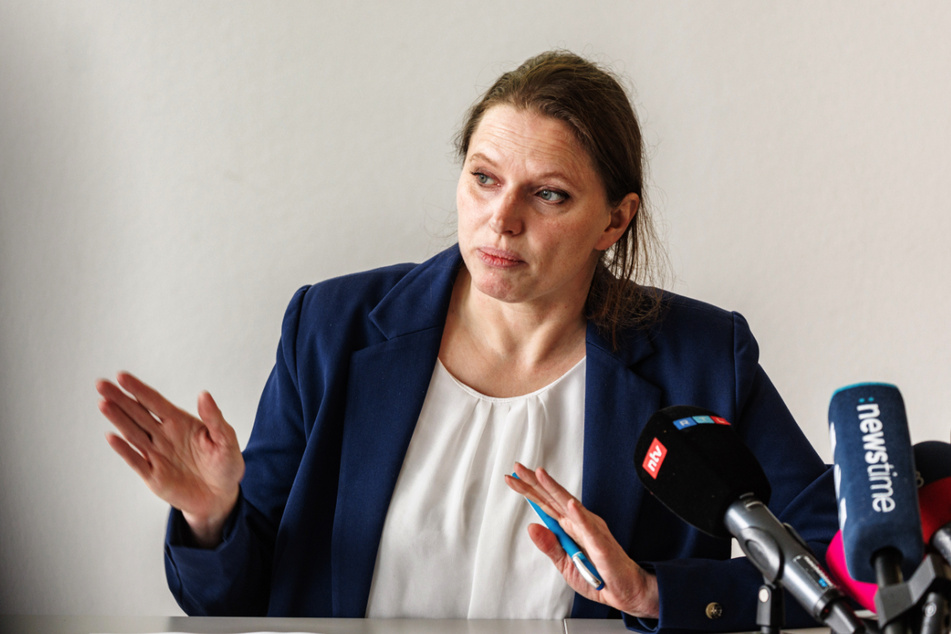 Wirtschaftssenatorin Melanie Leonhard (46, SPD) erklärt die Neubaupläne.