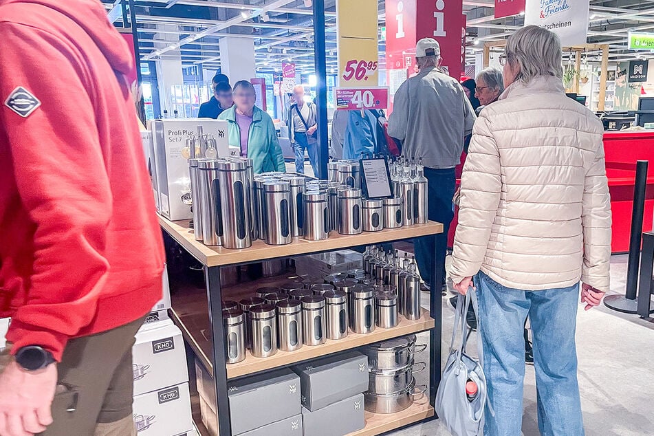 Höffner lockt mit Personalkauftagen tausende Kunden in die Märkte