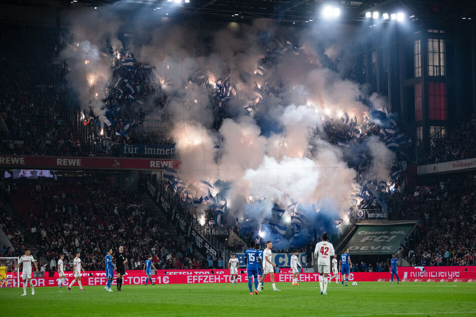 Die Fans des 1. FC Magdeburg heizten kurz nach Wiederanpfiff ziemlich ein.