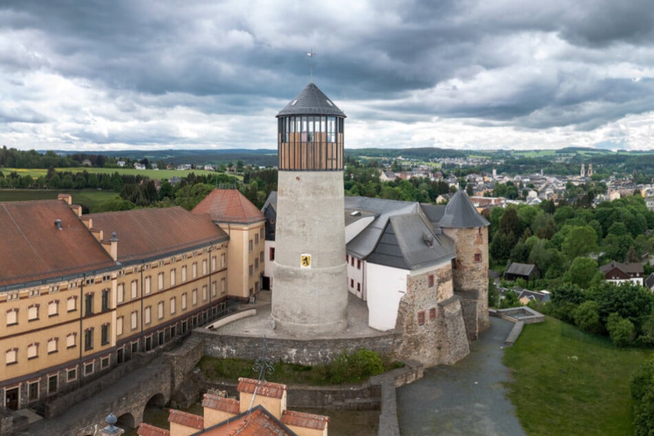 Auf Schloss Voigtsberg kommt es am Sonntag zum Kanonendonner.