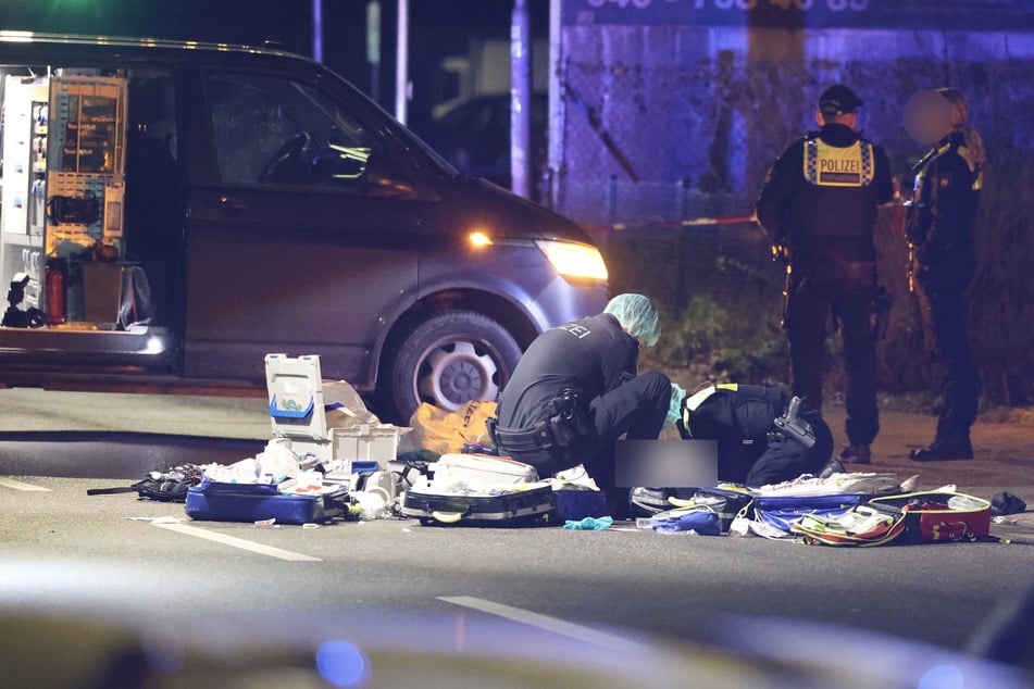 Am späten Samstagabend wurde ein lebloser Mann auf einer Straße in der Gemeinde Seevetal gefunden.