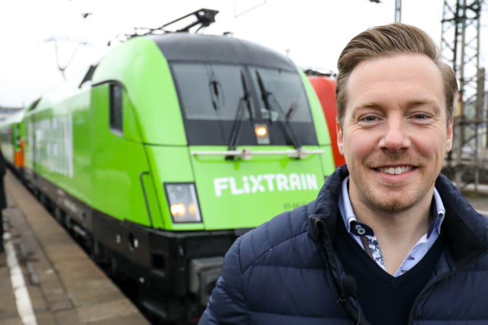 André Schwämmlein, Unternehmer und Gründer von Flixbus, steht vor einem Flixtrain. Das Reiseunternehmen hätte den Schienenverkehr gerne aufrechterhalten, was aus wirtschaftlichen Gründen jedoch nicht möglich sei. (Archivfoto)