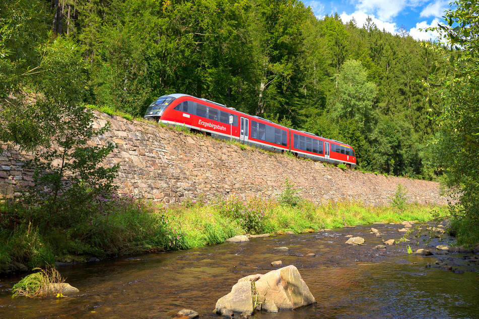 Am Wochenende rollt die Erzgebirgsbahn wieder zwischen Pockau-Lengefeld und Marienberg. Damit wird eine fast stillgelegte Strecke kurzzeitig wiederbelebt.