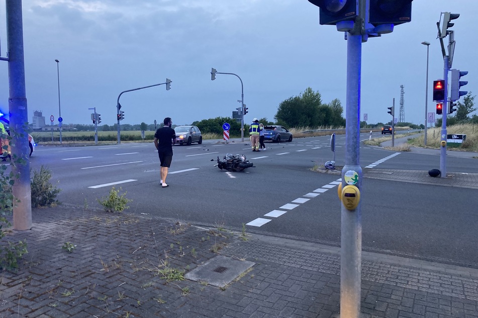 In Eschweiler kam es zu einem heftigen Unfall, bei dem ein Rollerfahrer (21) schwer verletzt wurde.
