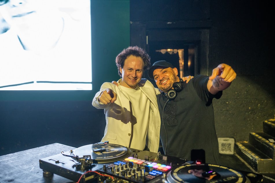 Gemeinsam mit DJ Vlader (r.) brachte Gurvitch das Musikexperiment aus Klassik und Beats auf die Bühne.