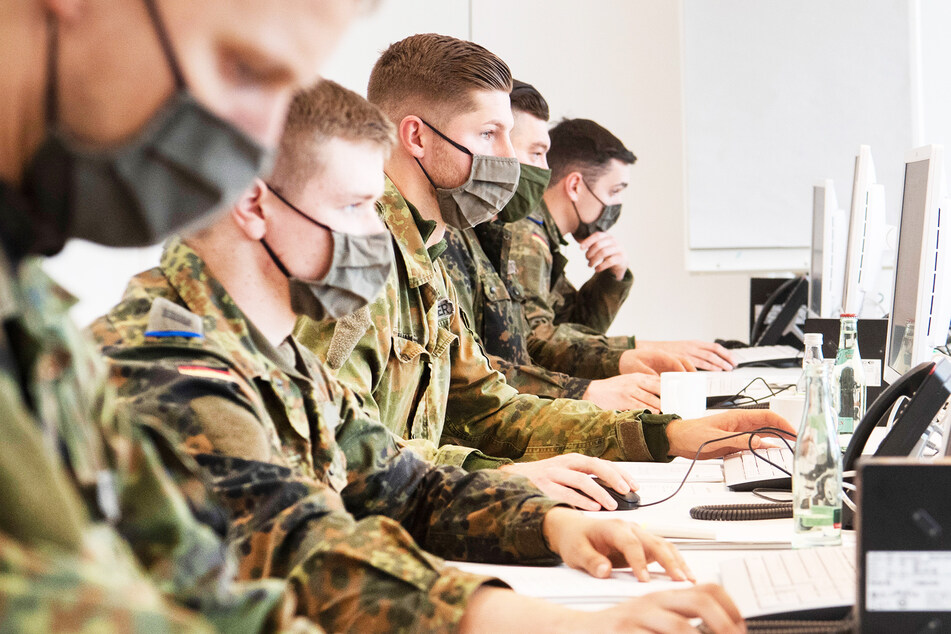 Wegen Corona: Bundeswehr will 12.000 Soldaten mobilisieren!