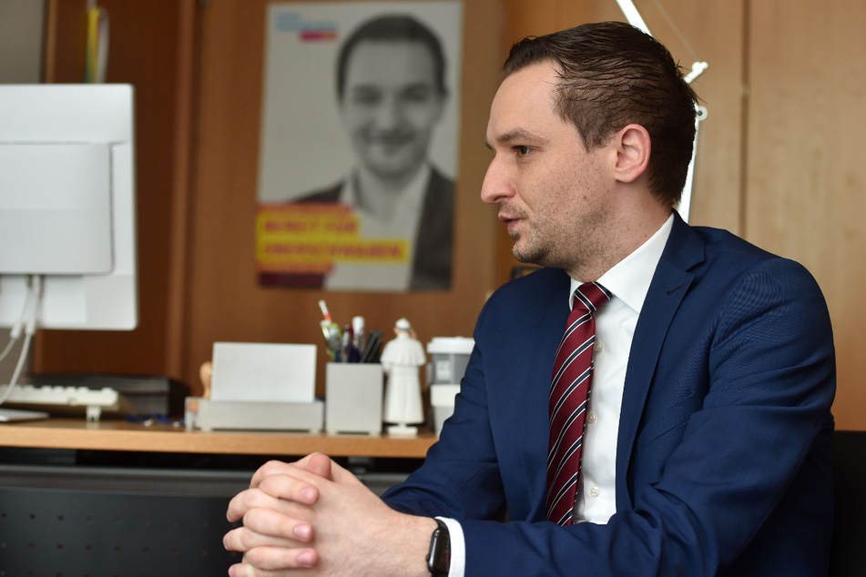 Der Parlamentarische Staatssekretär im Justizministerium, Benjamin Strasser (35, FDP), in seinem Berliner Bundestagsbüro im TAG24-Gespräch.