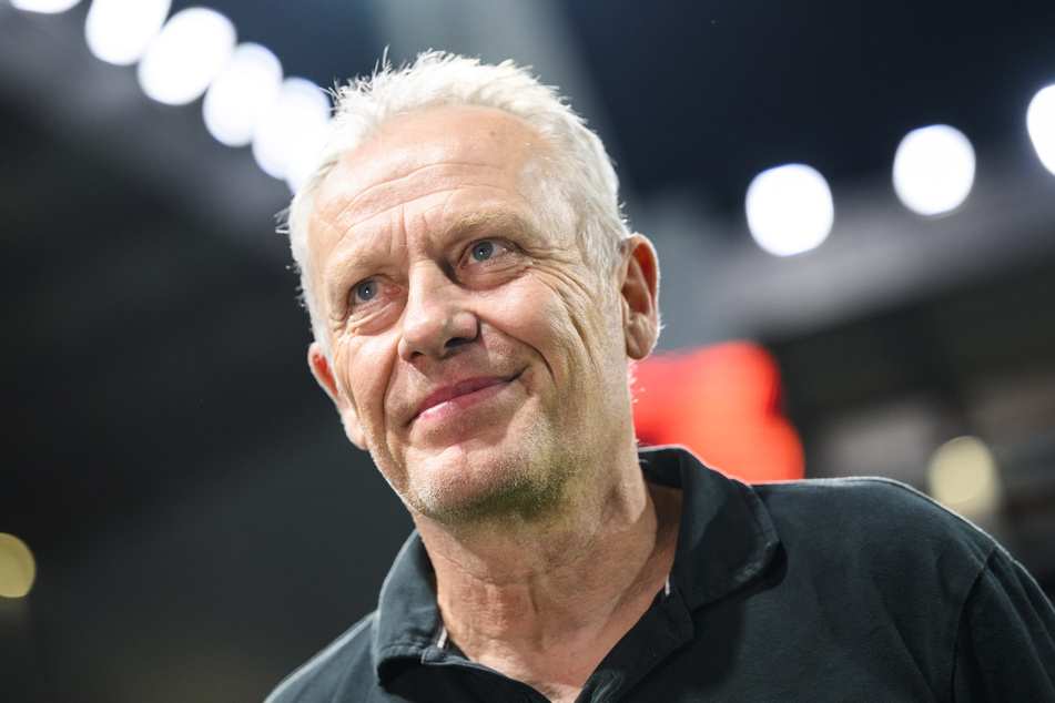 Freiburgs Trainer Christian Streich (58) macht sich für Respekt auf und neben dem Fußballplatz stark.
