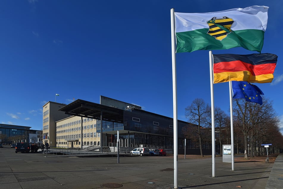 Vor dem Sächsischen Landtag wird regulär geflaggt.