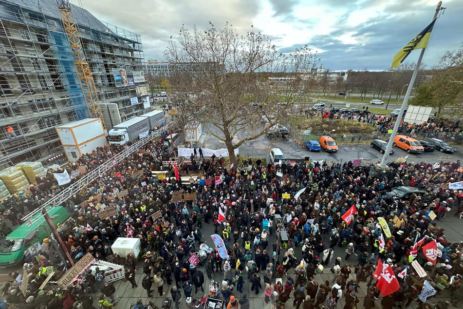 Rund 2000 Teilnehmer protestierten im November 2024 gegen geplante Kürzungen.