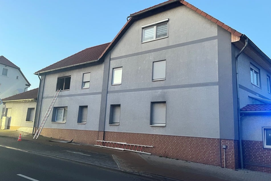 Durch die angerückten Einsatzkräfte der Feuerwehr konnten die Flammen schnell gelöscht werden.