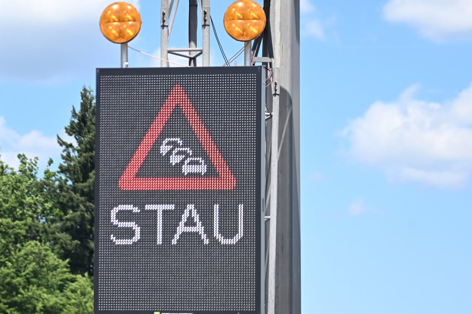 Auf gleich zwei Autobahnabschnitten rund um Hamburg kommt es zu erhöhtem Verkehrsaufkommen.