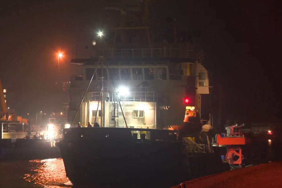 Der Schlepper "Fortuna B" ist gegen Mitternacht in Cuxhaven eingelaufen.