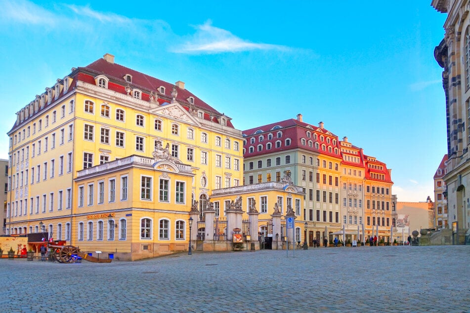 Im historischen Coselpalais genießen Gäste barockes Flair direkt an der Frauenkirche.