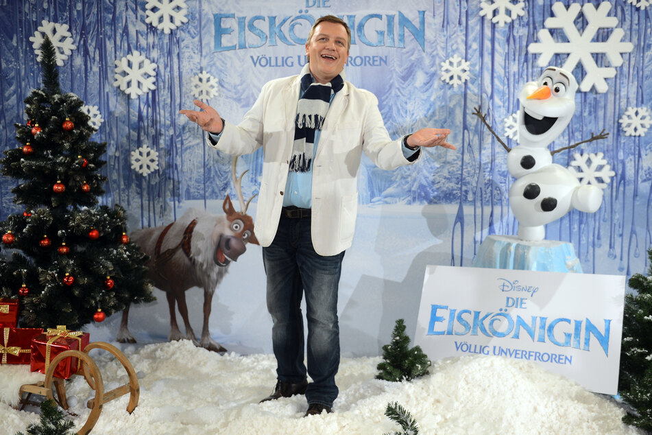 Der Schauspieler und Entertainer Hape Kerkeling (58) spricht im Film "Die Eiskönigin - völlig unverfroren" die Synchronstimme von Olaf, dem Schneemann.