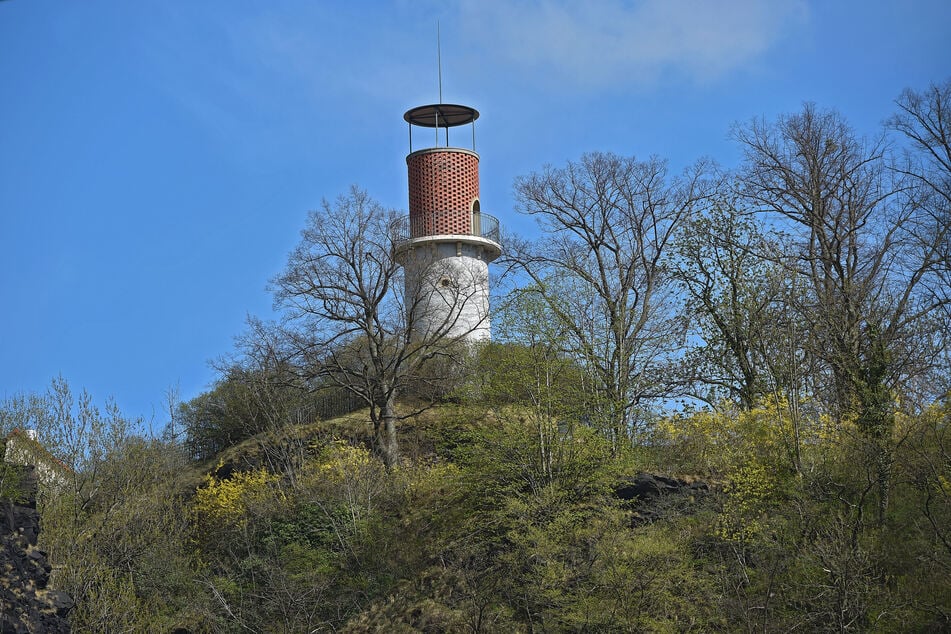 Vandalen haben am Aussichtsturm "Hoher Stein" großen Schaden angerichtet. (Archivfoto)