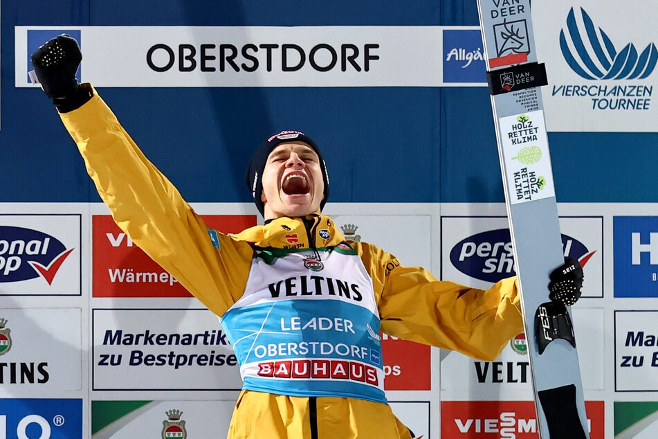 Andreas Wellinger (28) freut sich über seinen Sieg beim Auftakt der Vierschanzentournee.