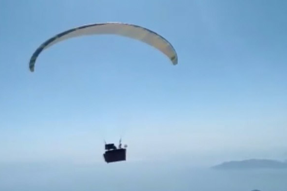 Der erfahrene Paraglider hatte die Idee zu dieser besonderen Aktion schon vor Jahren.