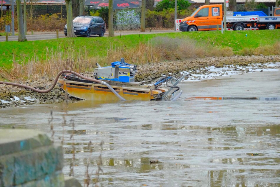 Das Wasserbecken wird schon seit einigen Tagen ausgepumpt.