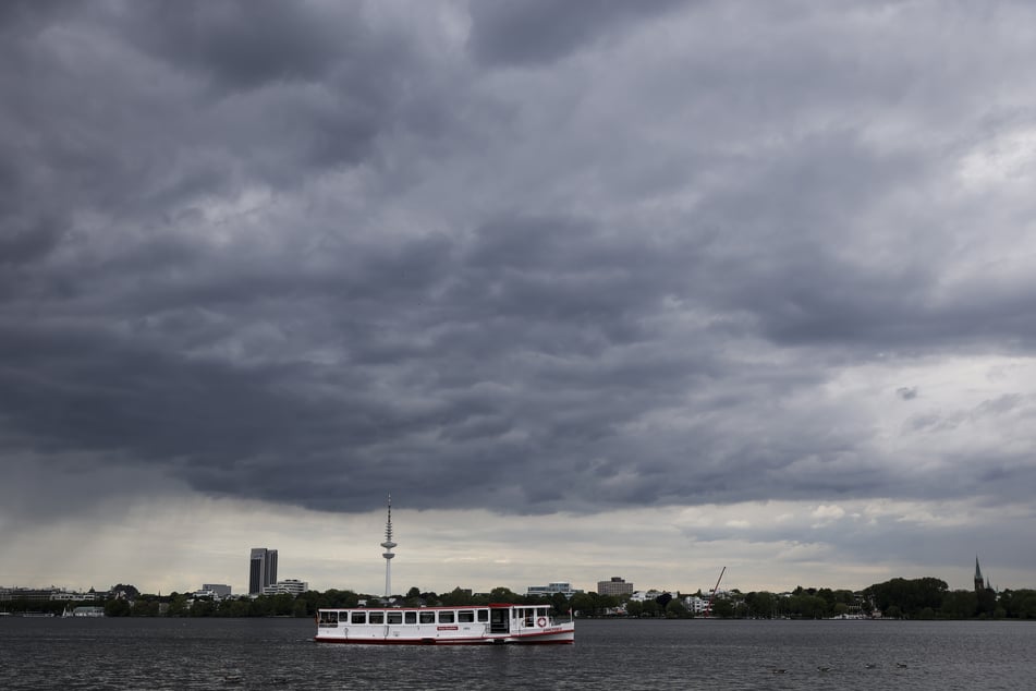 Am Wochenende kommen Regenschauern auf den Norden zu. (Symbolbild)