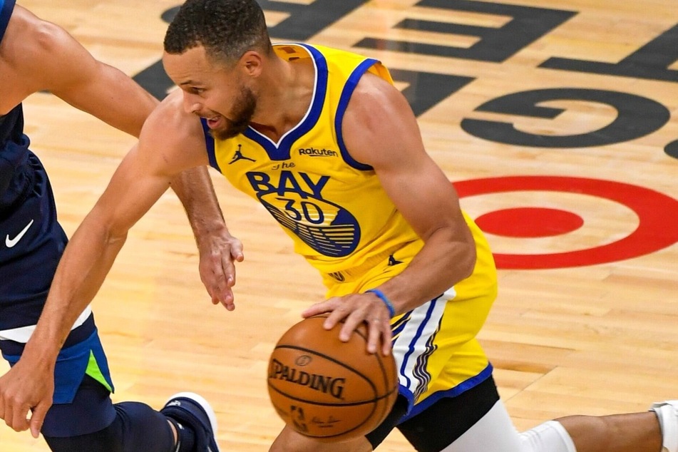 Warriors guard Stephen Curry scored 40 points against the Bulls on Friday night.