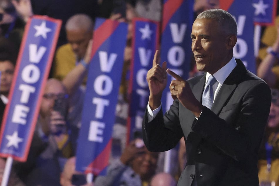 Obama says America is ready for a Kamala Harris presidency: "Yes she can"