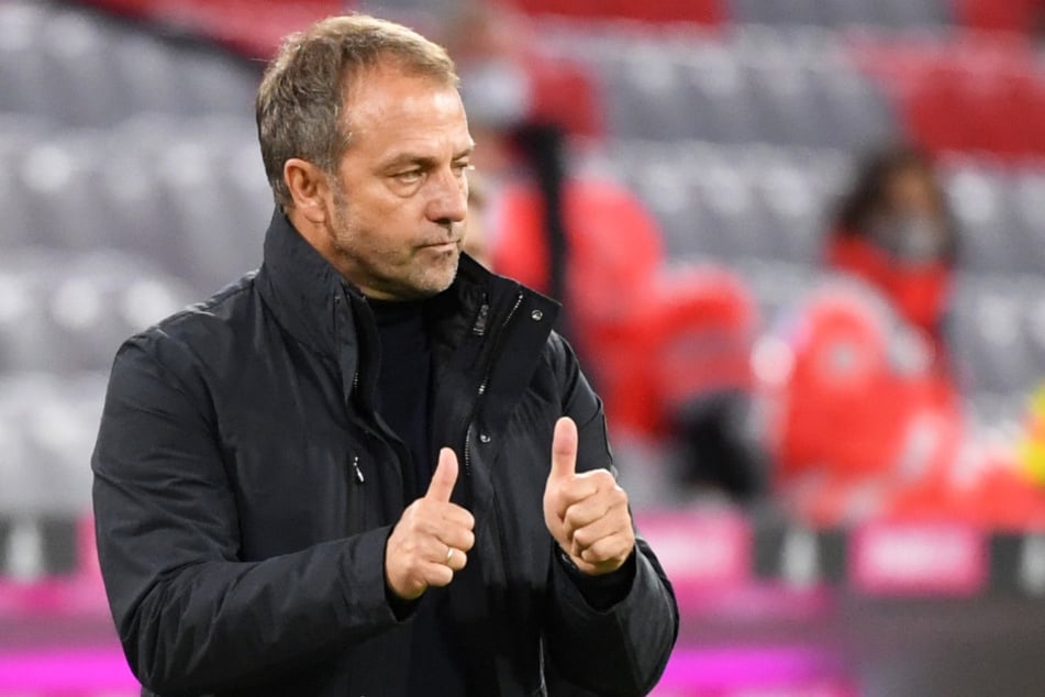 Hansi Flick (55) ist aktuell der Übungsleiter des FC Bayern München - und dabei äußerst erfolgreich.