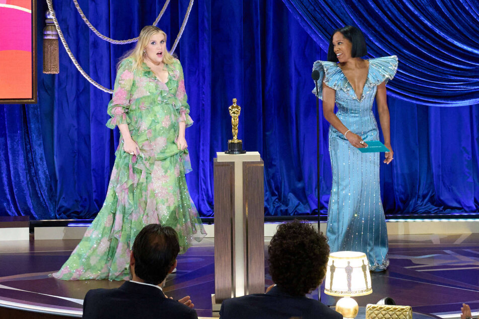 Regina King presents the award for best Original Screenplay to Emerald Fennell (l.).
