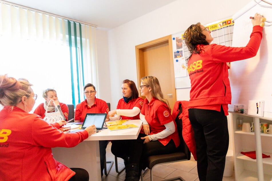 Werde jetzt Pflegefachkraft (m/w/d) bei ASB in Zwickau.