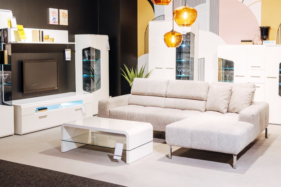 Esstische, Betten und Sofas gibt's hier für kurze Zeit zum Aktionspreis