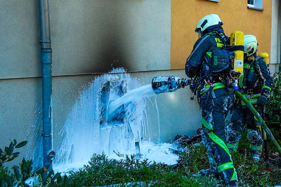 Kellerbrand in Hennigsdorf: Acht Verletzte, Rüpel-Rentner beleidigt Einsatzkräfte