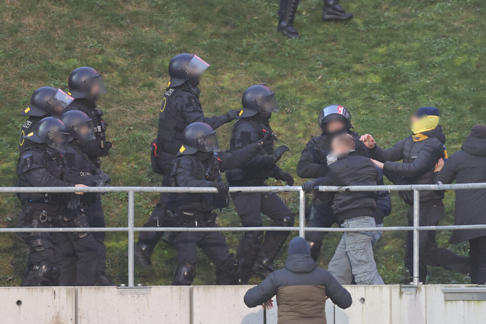 Ausschreitungen beim FSV-Spiel am heutigen Samstag: Die Polizei musste durchgreifen.