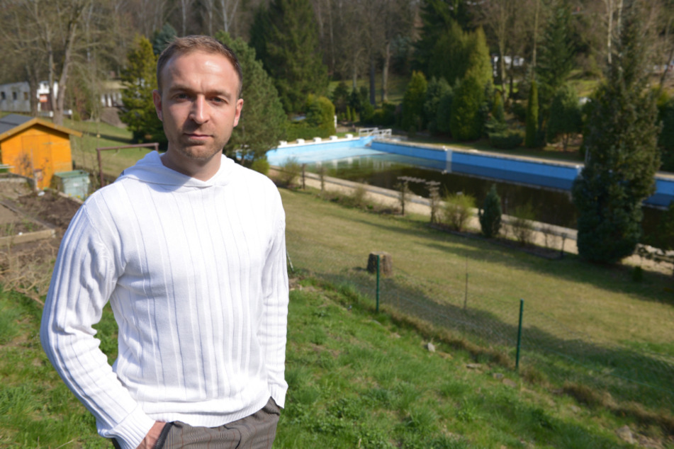 Felix Kreißel (33) wünscht sich Nachbesserungen beim Konzept für den Neubau des Erfenschlager Bads.