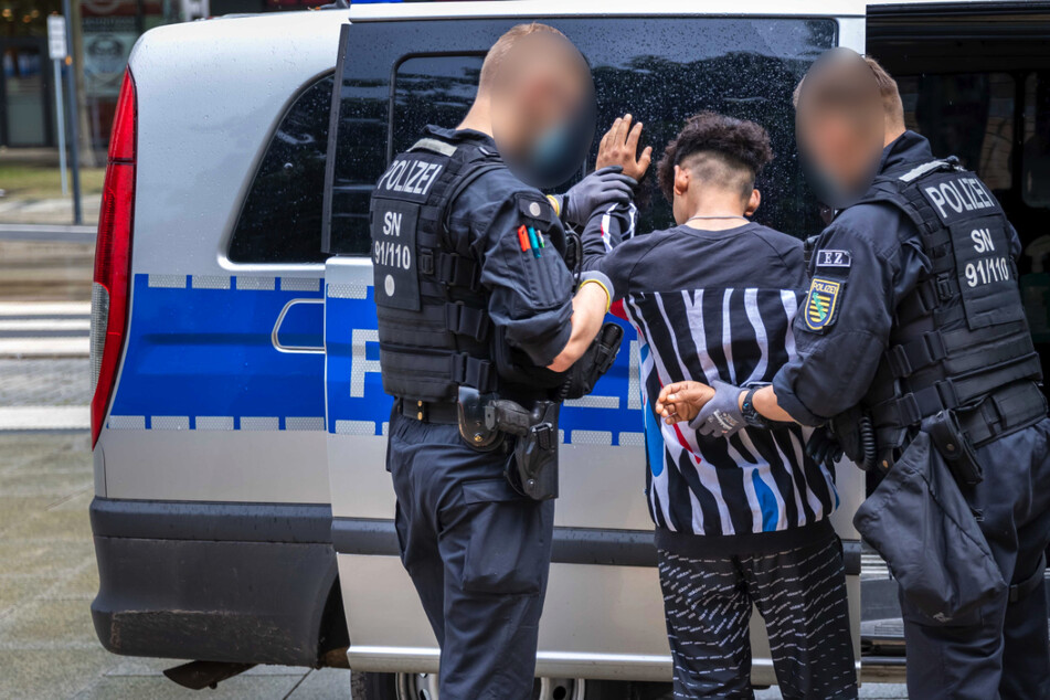 Chemnitz: Polizei greift in Chemnitz durch: Offensive gegen Dealer und Trinker