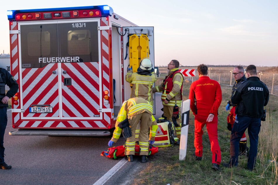 Die Polizei vermutet, dass der 21-Jährige zu schnell in die Kurve gefahren war.