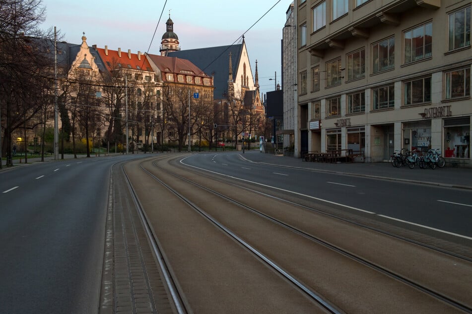 Auf dem Leipziger Dittrichring kam es in der Nacht zu Sonntag zu einem schweren Unfall. (Archivbild)