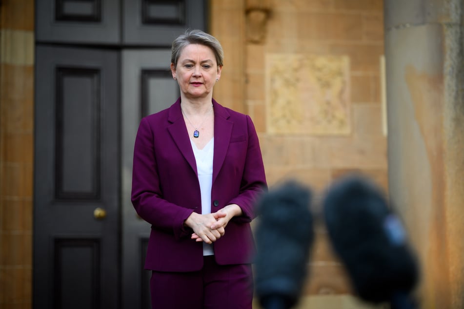 Außenministerin Yvette Cooper (56) zufolge bleibt die Waffenruhe "äußerst fragil". Es liege noch "ein weiter Weg vor uns", um den Friedensplan von Trump (79) durchzusetzen. (Archivbild)