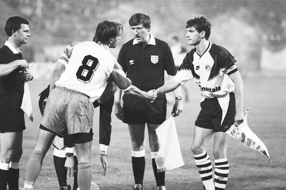 Ein historisches Match: Am 2. Oktober 1990 gab es das letzte Kräftemessen zwischen der DDR und der BRD. Der CFC spielte gegen Borussia Dortmund. Im Bild: Rico Steinmann (links) und Michael Zorc (Archivbild).