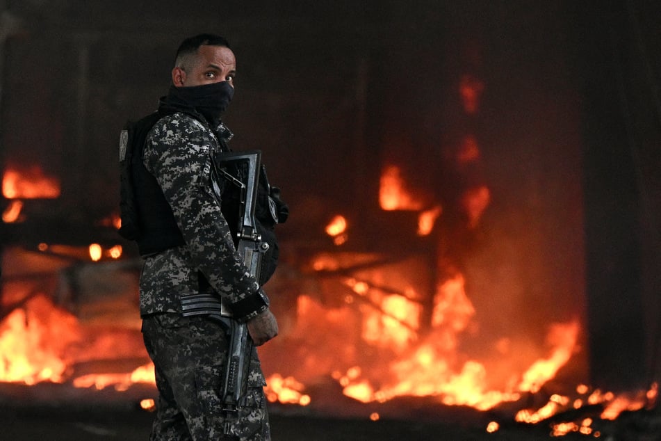 Die Kriminellen reagierten heftig auf den Einsatz der Polizei.